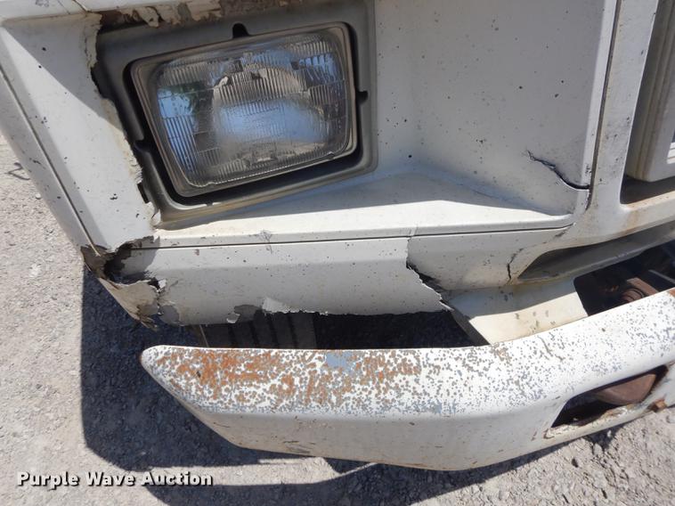 image for item ED9365 1990 Ford F600 dump flatbed truck