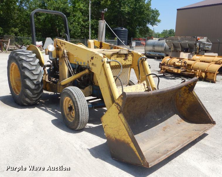 image for item ED9367 Ford 4500 tractor