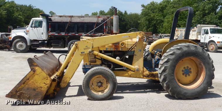 image for item ED9367 Ford 4500 tractor