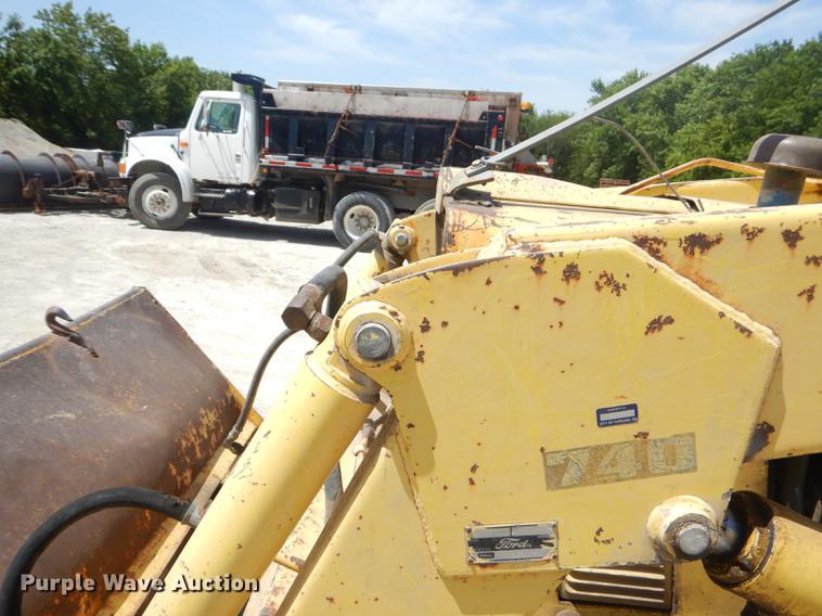 image for item ED9367 Ford 4500 tractor