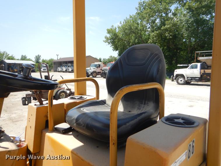 image for item ED9372 Caterpillar CB224B double drum vibratory roller