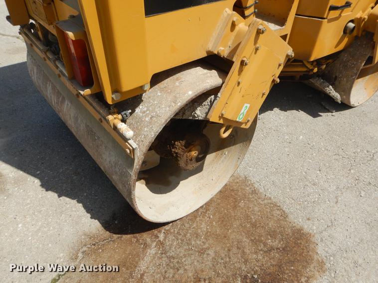 image for item ED9372 Caterpillar CB224B double drum vibratory roller