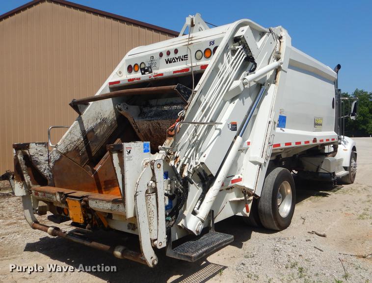 image for item ED9373 2013 Peterbilt 337 refuse truck