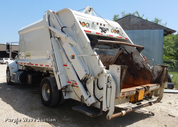 image for item ED9373 2013 Peterbilt 337 refuse truck