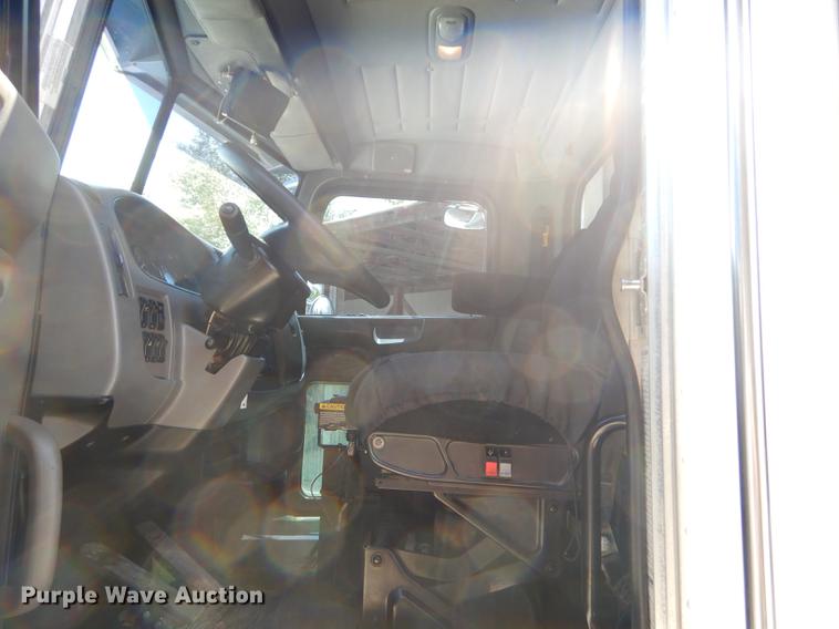 image for item ED9373 2013 Peterbilt 337 refuse truck