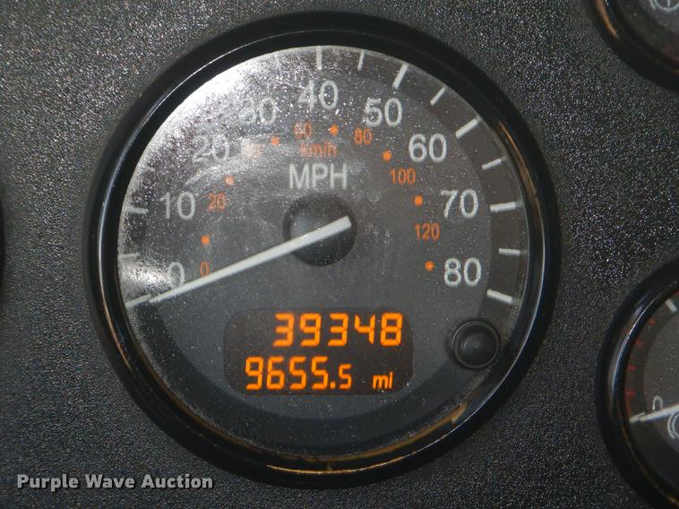 image for item ED9373 2013 Peterbilt 337 refuse truck