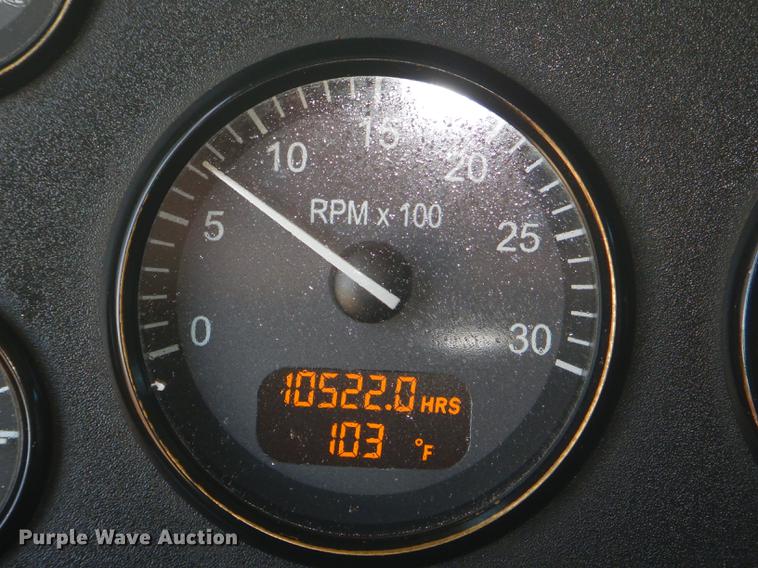 image for item ED9373 2013 Peterbilt 337 refuse truck