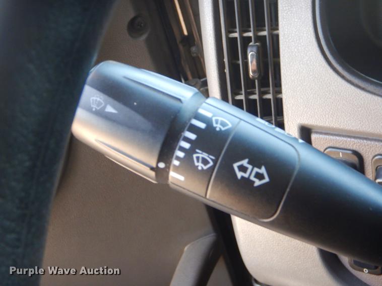 image for item ED9373 2013 Peterbilt 337 refuse truck