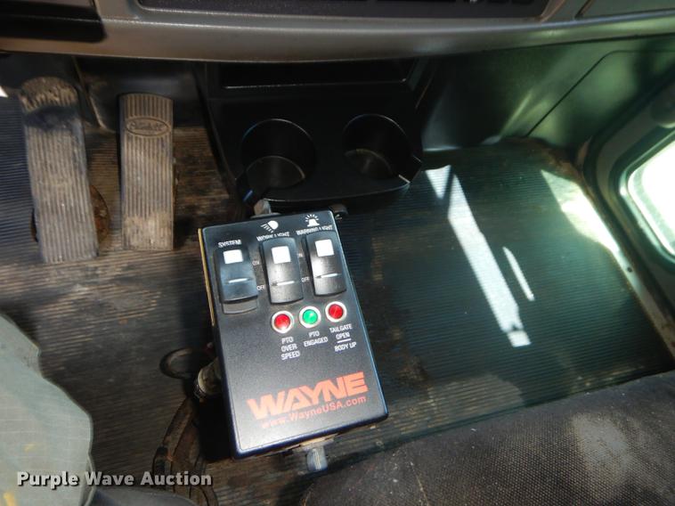 image for item ED9373 2013 Peterbilt 337 refuse truck