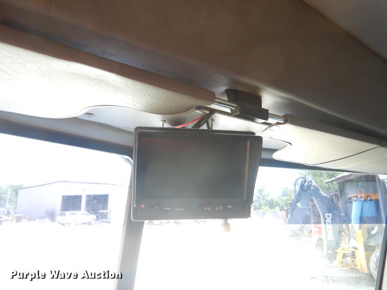 image for item ED9373 2013 Peterbilt 337 refuse truck