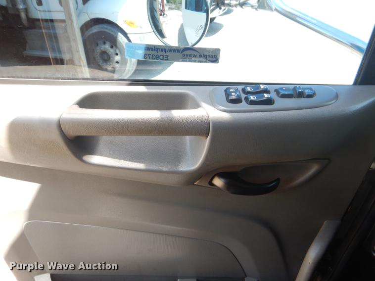 image for item ED9373 2013 Peterbilt 337 refuse truck