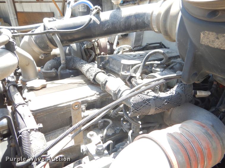 image for item ED9373 2013 Peterbilt 337 refuse truck