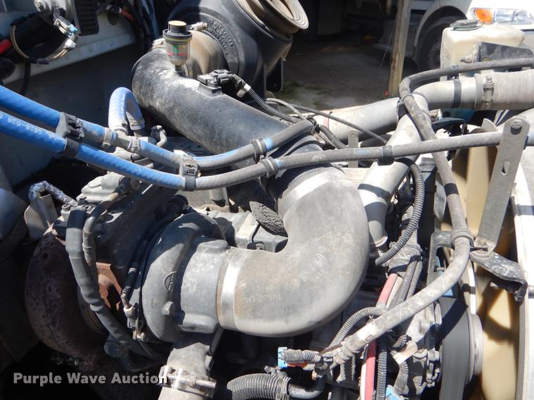 image for item ED9373 2013 Peterbilt 337 refuse truck