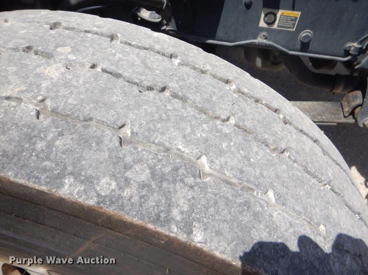 image for item ED9373 2013 Peterbilt 337 refuse truck