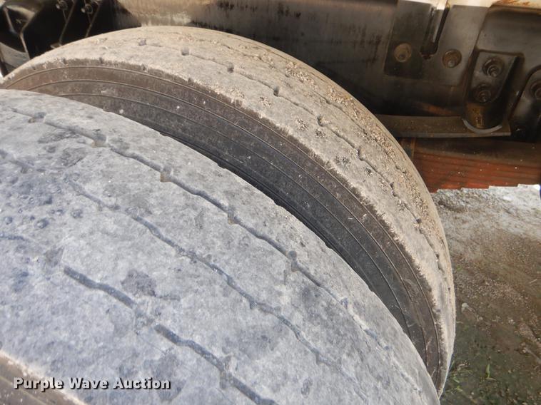 image for item ED9373 2013 Peterbilt 337 refuse truck