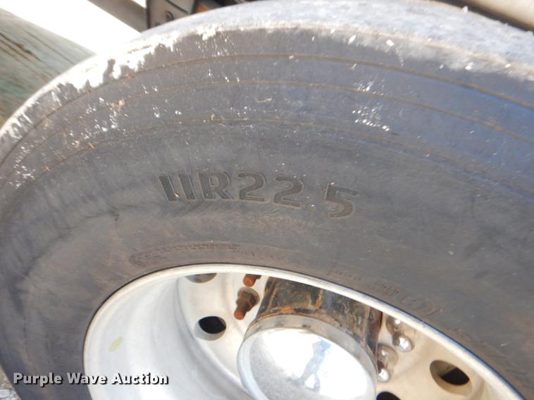 image for item ED9373 2013 Peterbilt 337 refuse truck