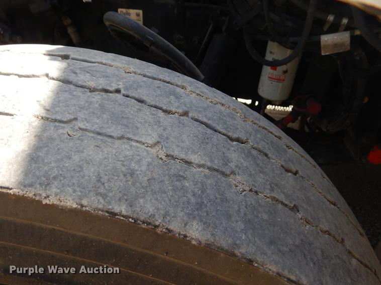 image for item ED9373 2013 Peterbilt 337 refuse truck