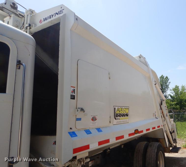 image for item ED9373 2013 Peterbilt 337 refuse truck