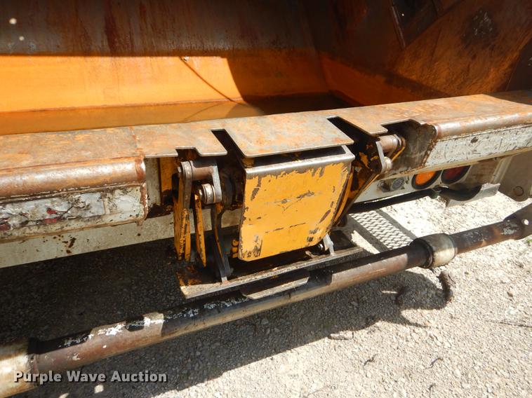 image for item ED9373 2013 Peterbilt 337 refuse truck