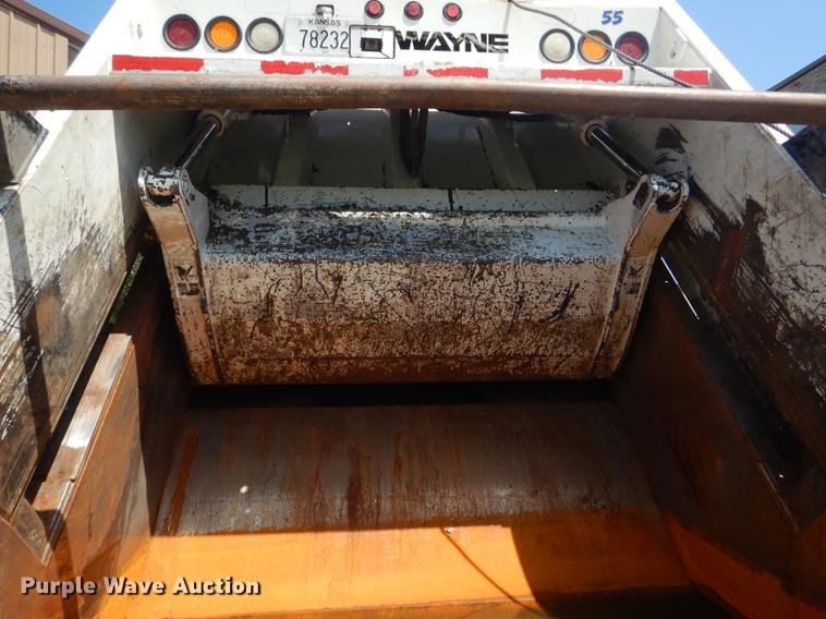 image for item ED9373 2013 Peterbilt 337 refuse truck