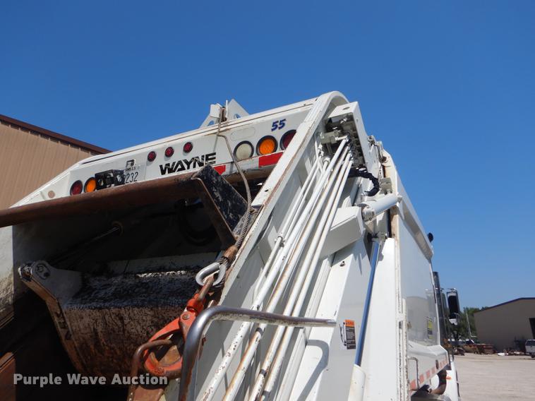 image for item ED9373 2013 Peterbilt 337 refuse truck