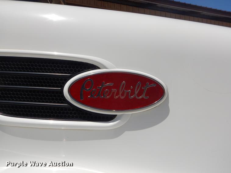 image for item ED9373 2013 Peterbilt 337 refuse truck