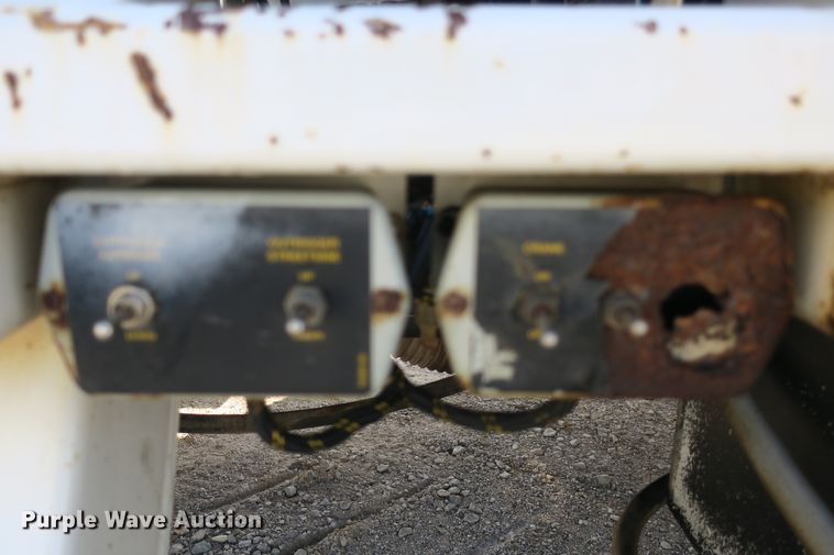 image for item EO9496 2009 Ford F550 Super Duty XL service truck with crane