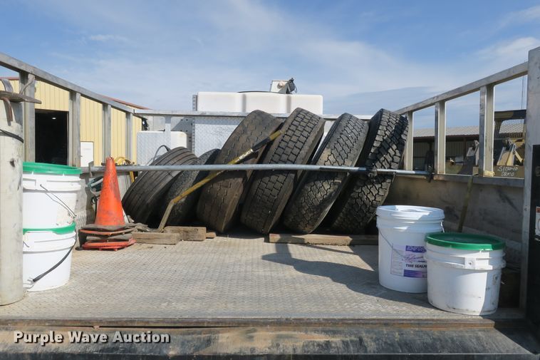 image for item EO9496 2009 Ford F550 Super Duty XL service truck with crane