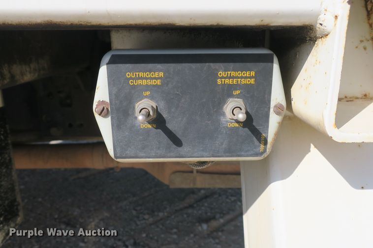 image for item EO9496 2009 Ford F550 Super Duty XL service truck with crane