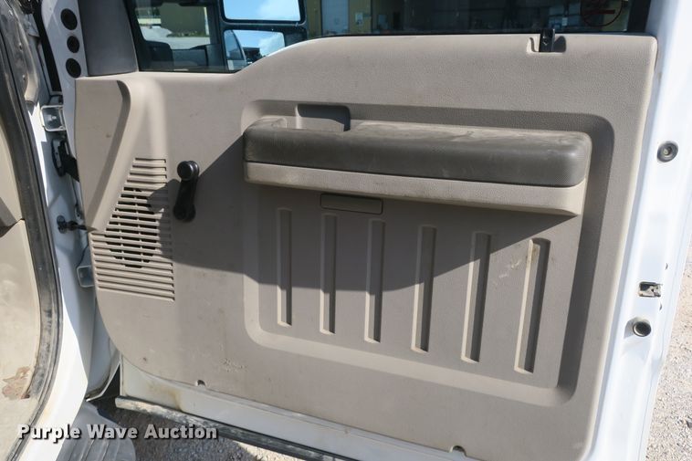 image for item EO9496 2009 Ford F550 Super Duty XL service truck with crane