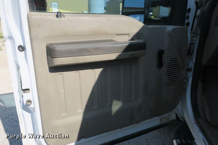 image for item EO9496 2009 Ford F550 Super Duty XL service truck with crane