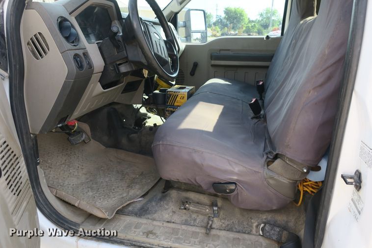 image for item EO9496 2009 Ford F550 Super Duty XL service truck with crane