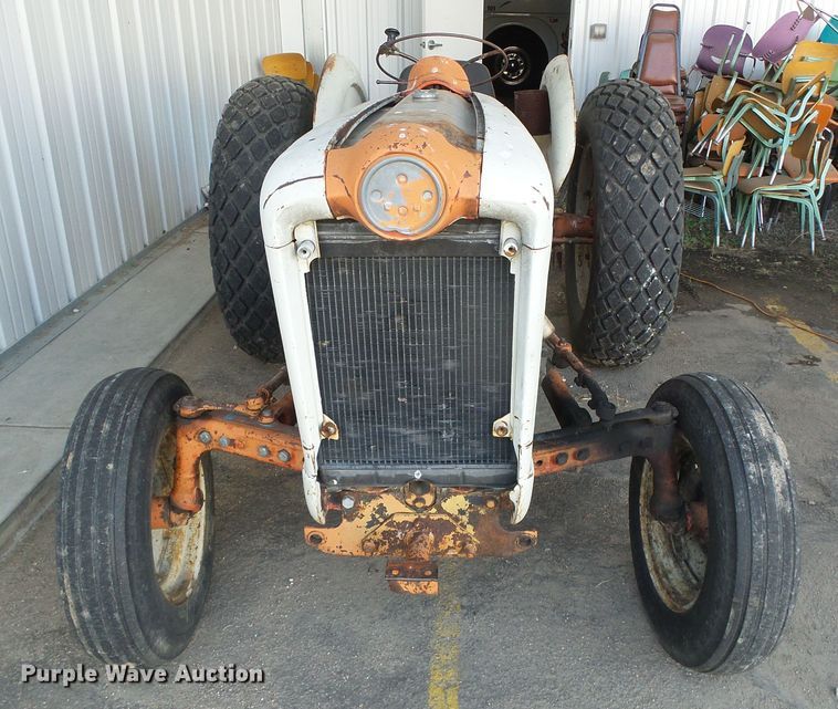image for item EQ9103 Ford tractor
