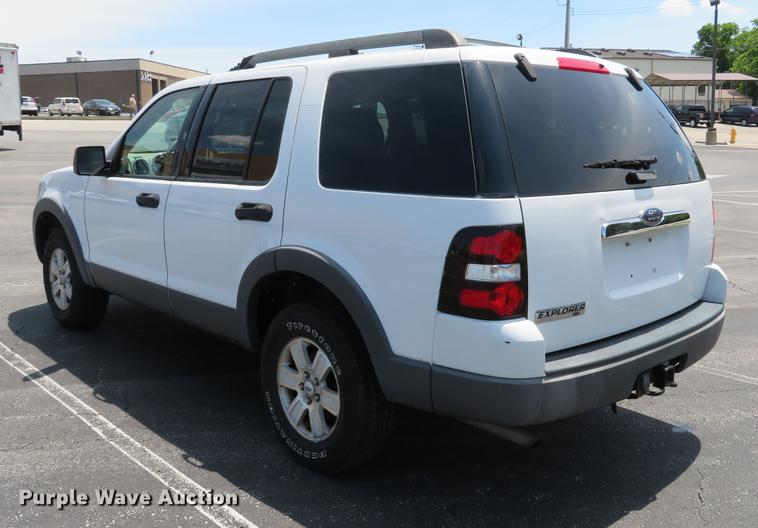 image for item EV9652 2006 Ford Explorer XLT SUV
