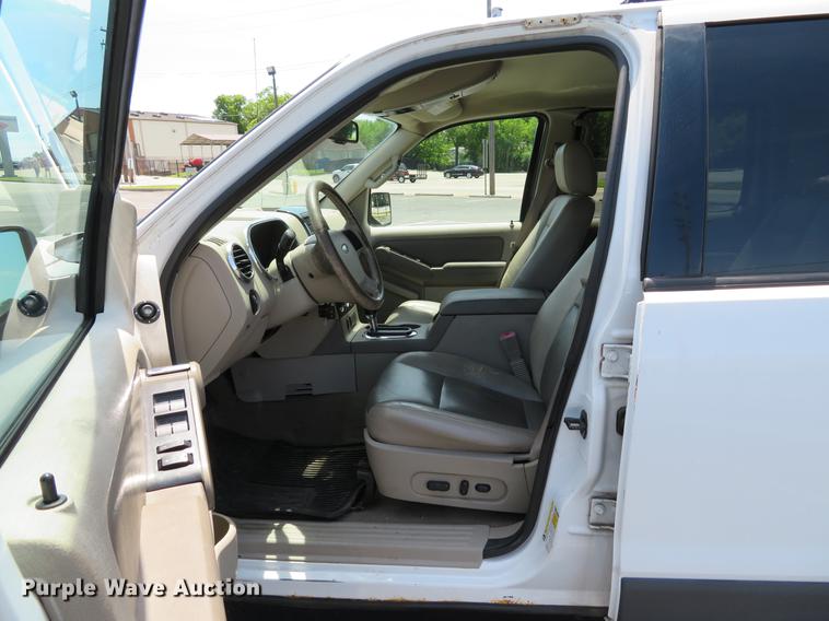 image for item EV9652 2006 Ford Explorer XLT SUV
