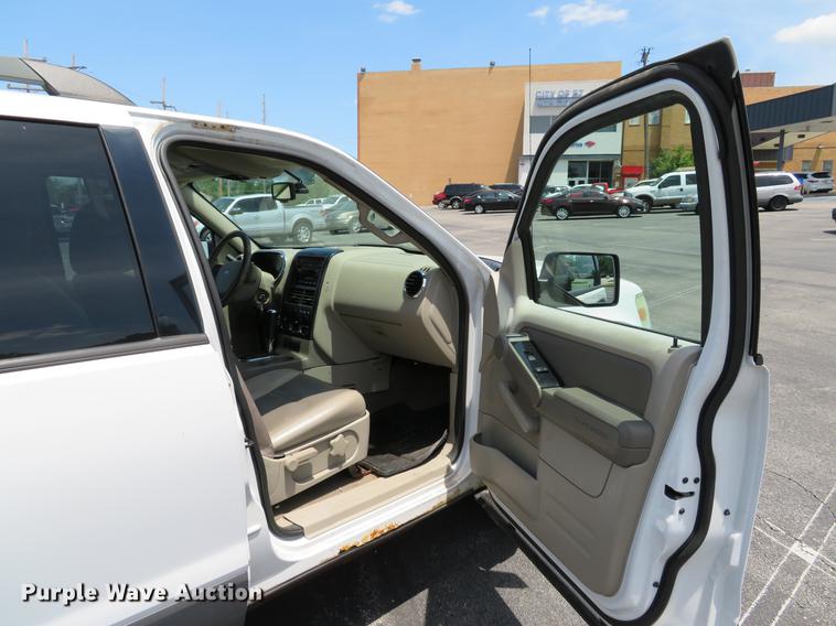 image for item EV9652 2006 Ford Explorer XLT SUV