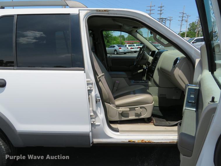 image for item EV9652 2006 Ford Explorer XLT SUV