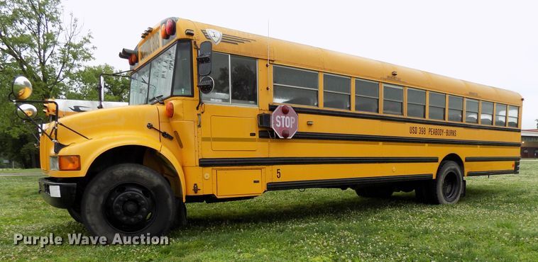 image for item FI9781 2003 International CE school bus