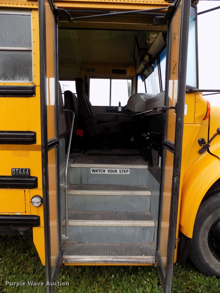 image for item FI9781 2003 International CE school bus