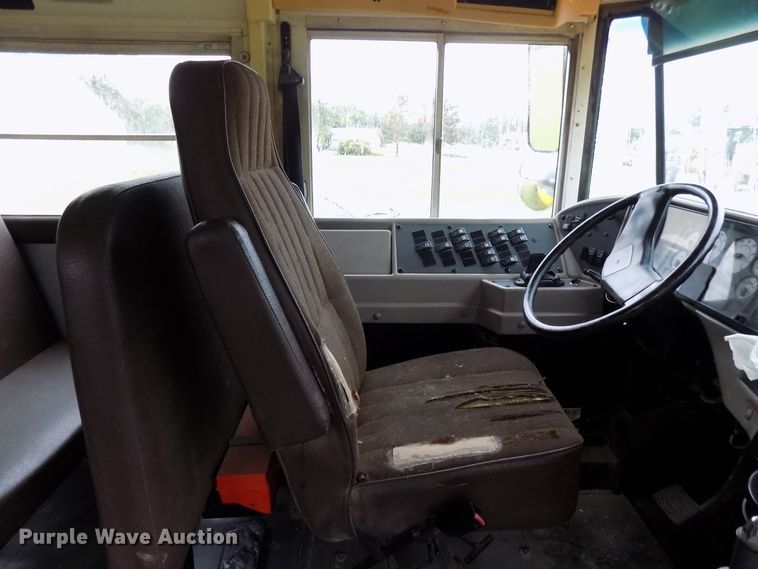 image for item FI9781 2003 International CE school bus