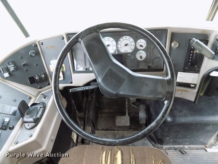 image for item FI9781 2003 International CE school bus