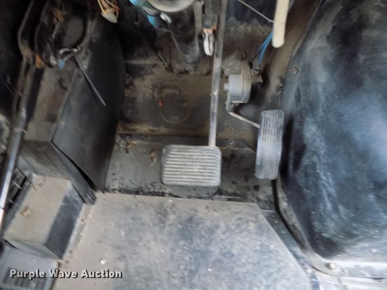 image for item FI9781 2003 International CE school bus