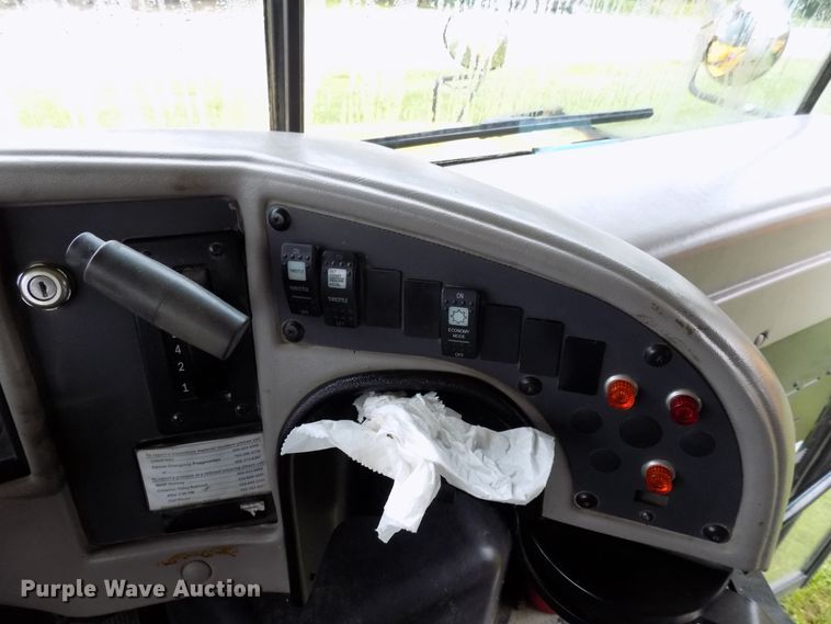 image for item FI9781 2003 International CE school bus