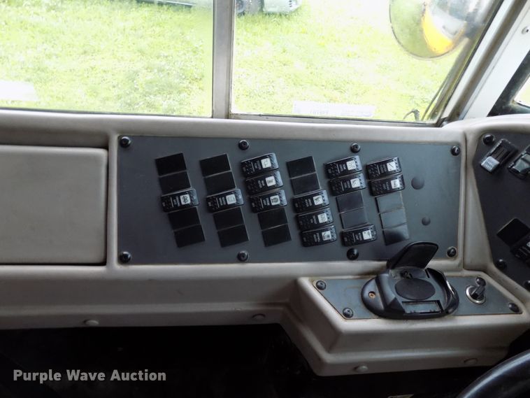 image for item FI9781 2003 International CE school bus