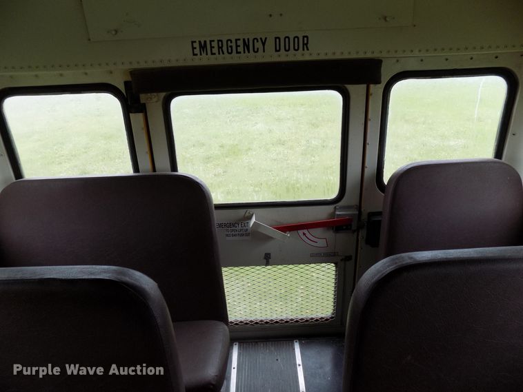 image for item FI9781 2003 International CE school bus