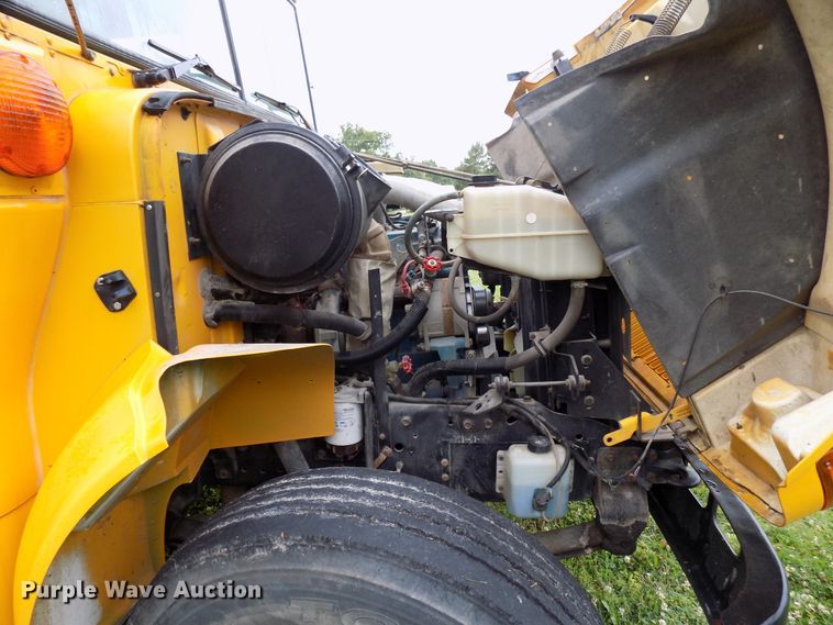 image for item FI9781 2003 International CE school bus