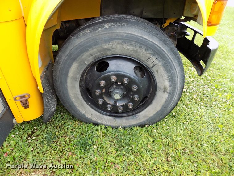 image for item FI9781 2003 International CE school bus