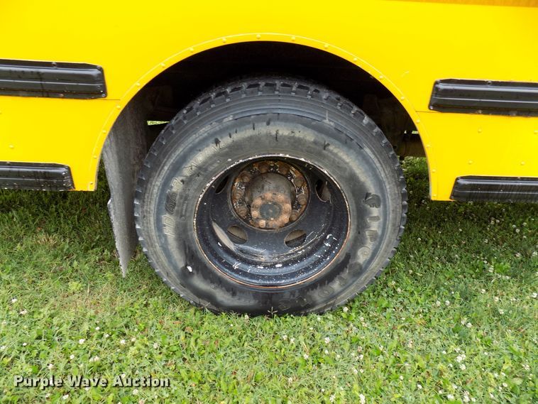 image for item FI9781 2003 International CE school bus