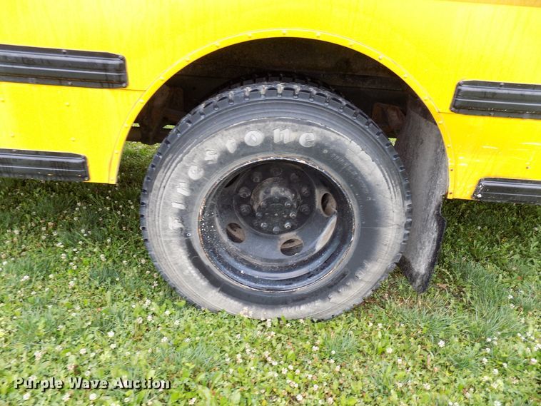 image for item FI9781 2003 International CE school bus