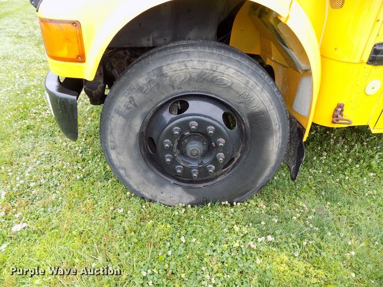 image for item FI9781 2003 International CE school bus